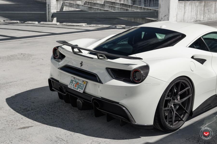 Детали экстерьера Ferrari 488 GTB on Vossen Wheels (S21-01) 2019 года  (фото 10 из 52)